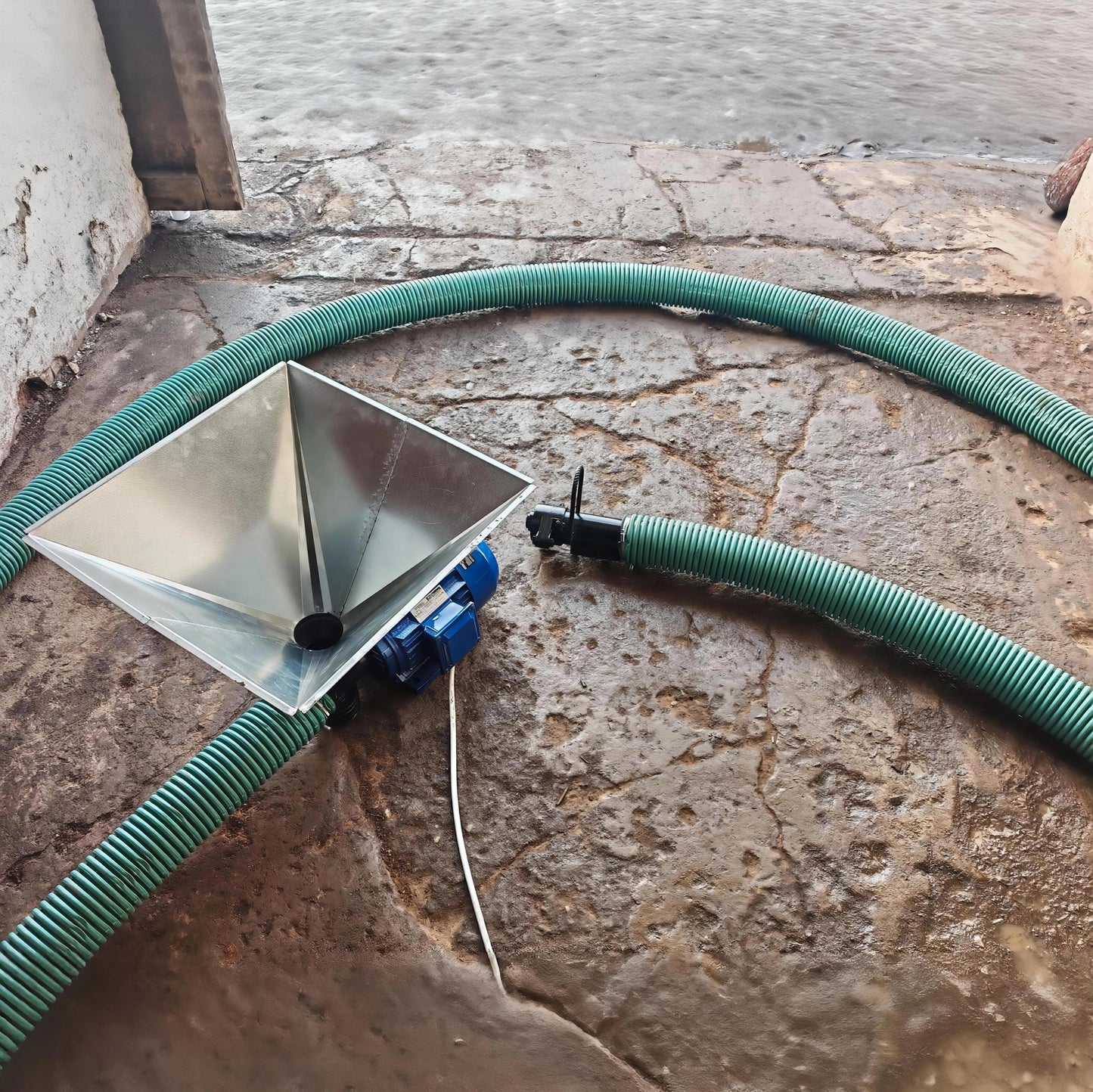 Convoyeur à vis flexible 380V - Modèle avec trémie - Transport de matériaux lourds