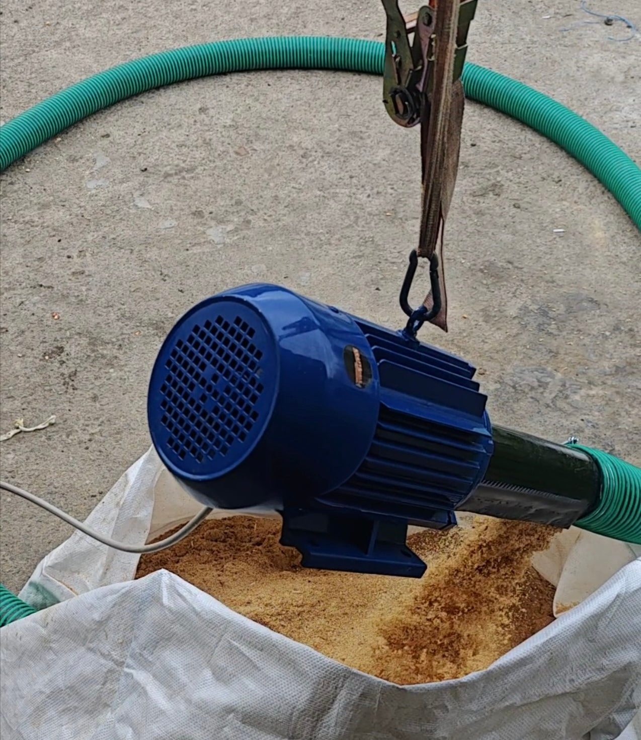 Convoyeur à vis flexible - Moteur 380V - Usage industriel - Céréales, sable, sciure