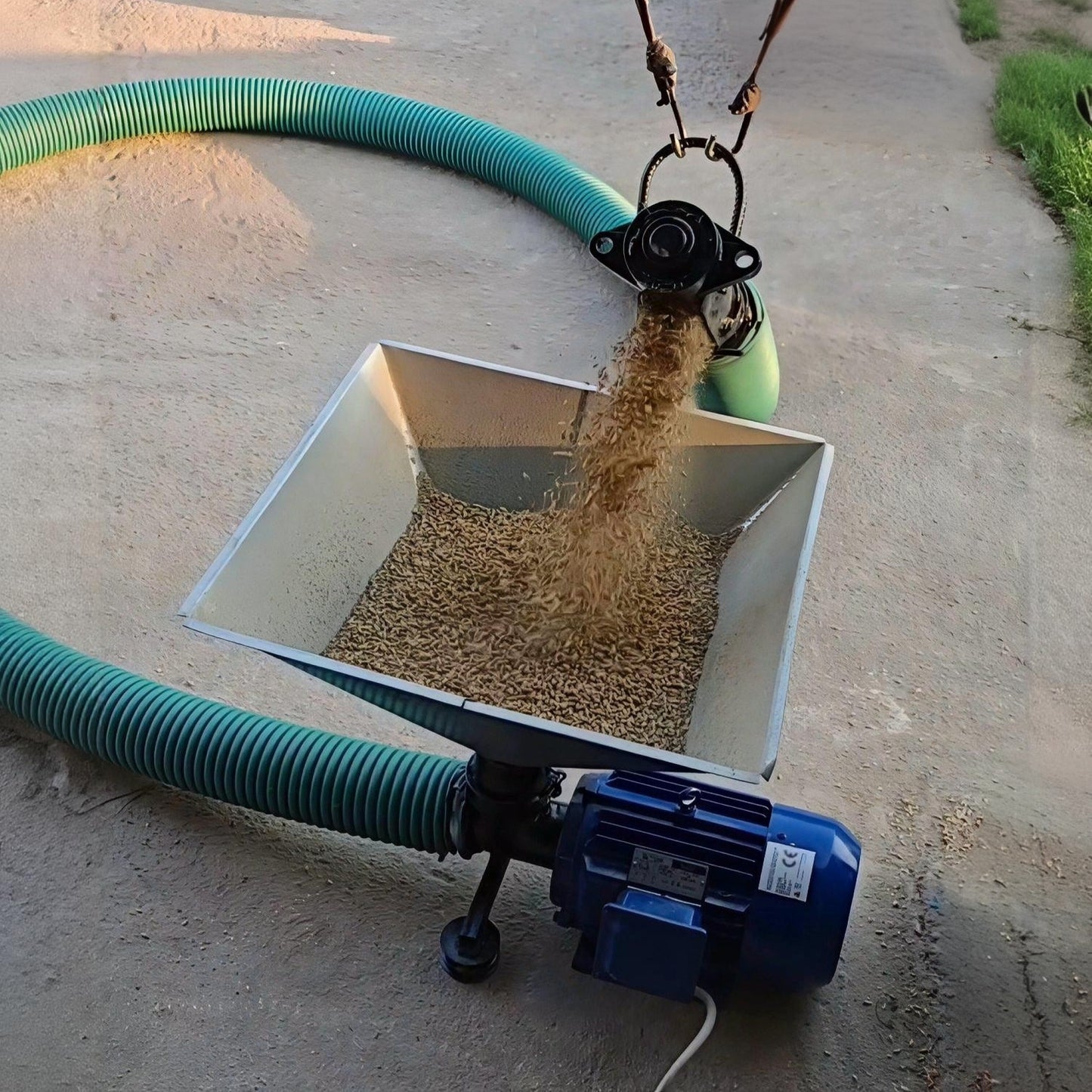 Convoyeur à vis flexible 380V - Modèle avec trémie - Transport de matériaux lourds