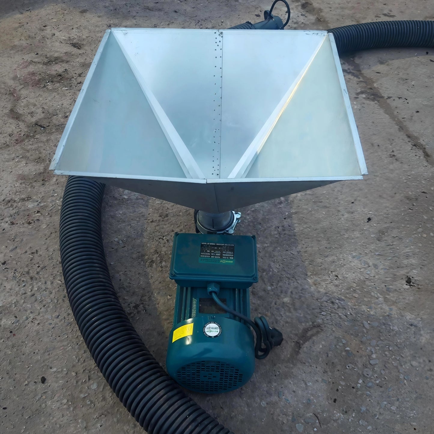 Convoyeur à vis flexible 220V avec trémie - Pour céréales, granulés, et poudres légères